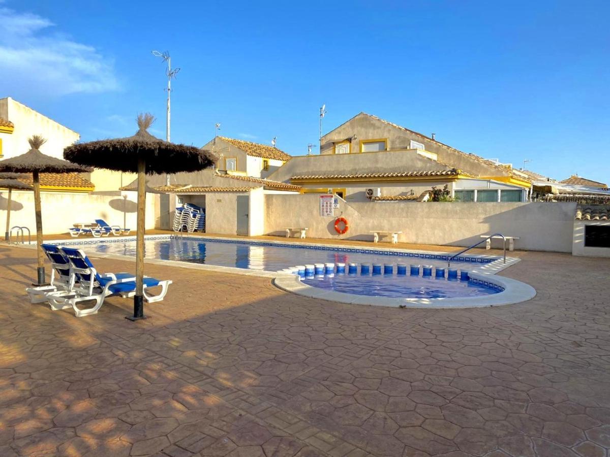 Bonito Adosado Con Piscina A 200 M De La Playa Apartment El Mojon  Luaran gambar